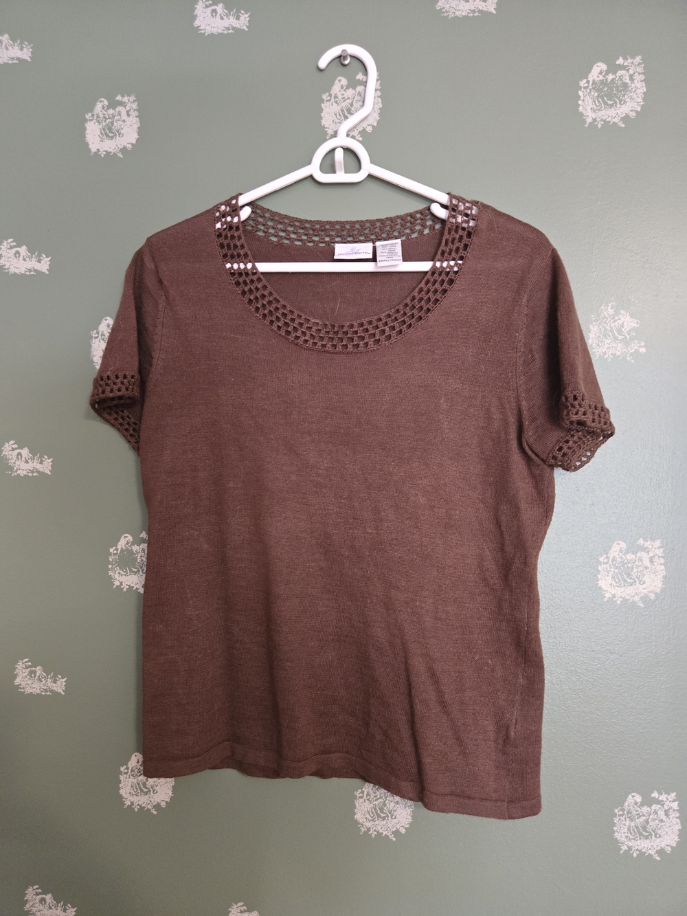 Jaclyn Smith Brown Short Sleeve Knit Top with Crochet Trim
